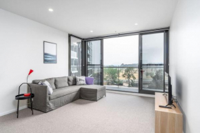 Stylish Phillip apartment with gym and pool